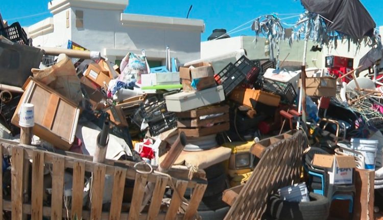 Vecinos denuncian casa que es utilizada como basurero en Camino Real