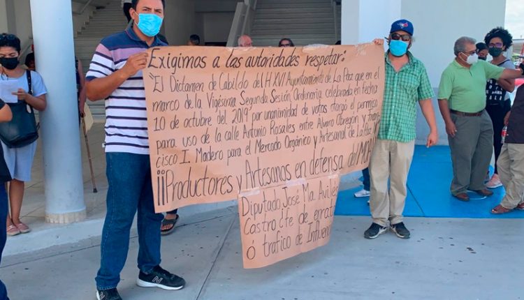 Productores y artesanos del MOA exigen justicia ante el despojo de su zona de trabajo