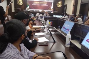 Colectivo de Búsqueda por La Paz en reunión con Víctor Castro