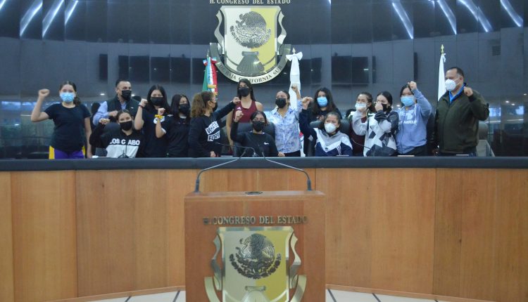 Jóvenes atletas en el Congreso