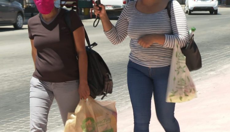 Mujeres caminando