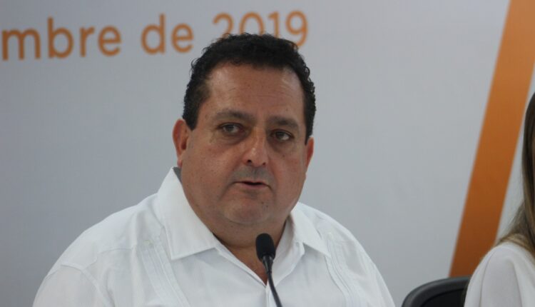 Carlos Mendoza Davis