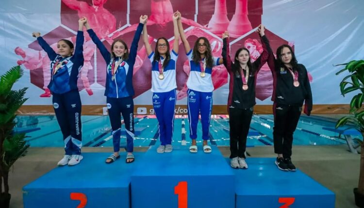 Podium de los atletas que consiguieron medalla. Foto: Cortesía