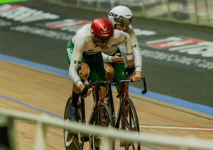 Ciclistas sudcalifornianos durante competencia en Colombia