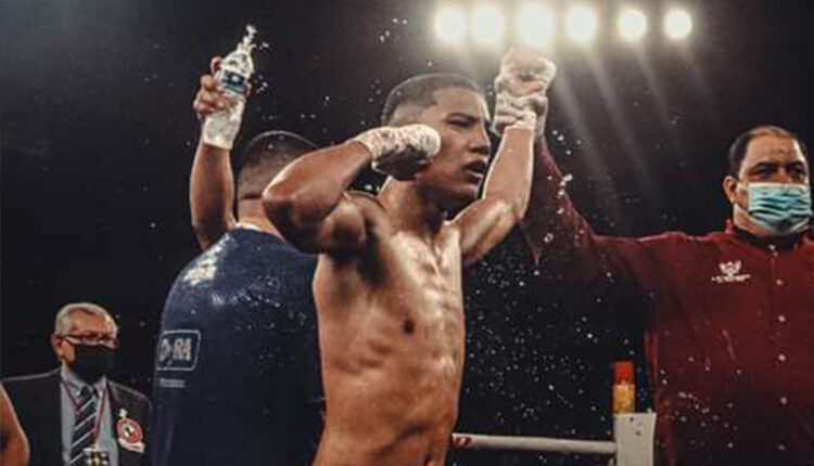 Armando Appel en combate