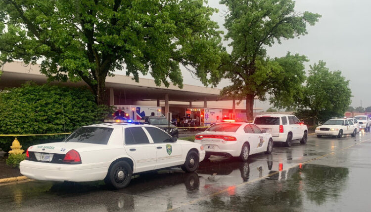 Tiroteo en centro comercial Greenwood Park.