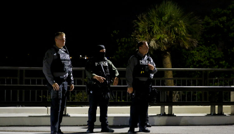 Agentes del FBI cateando casa de Donald Trump en Florida