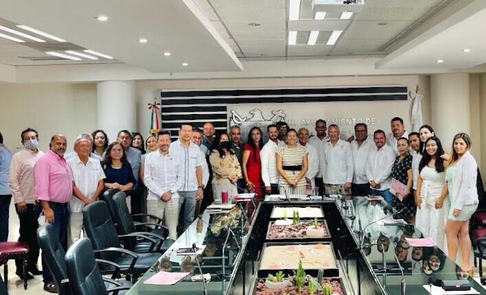 Milona Quiroga Romero junto a integrantes de la Federación de Colegios de Aquitectos