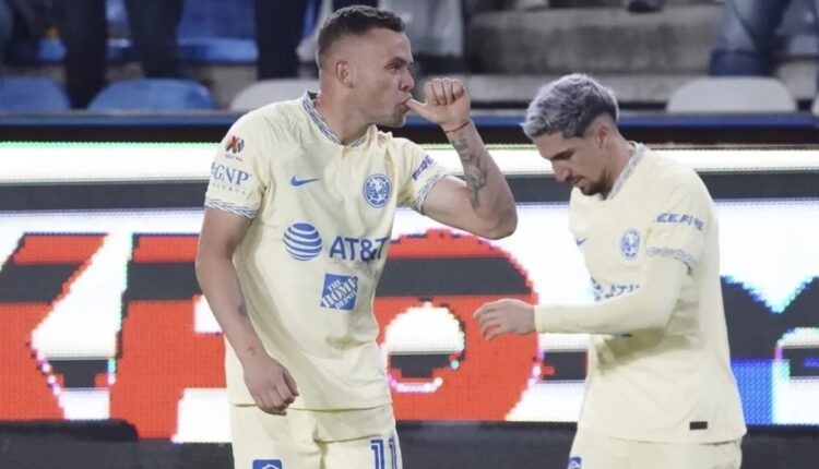 Jonathan Rodríguez festeja su gol