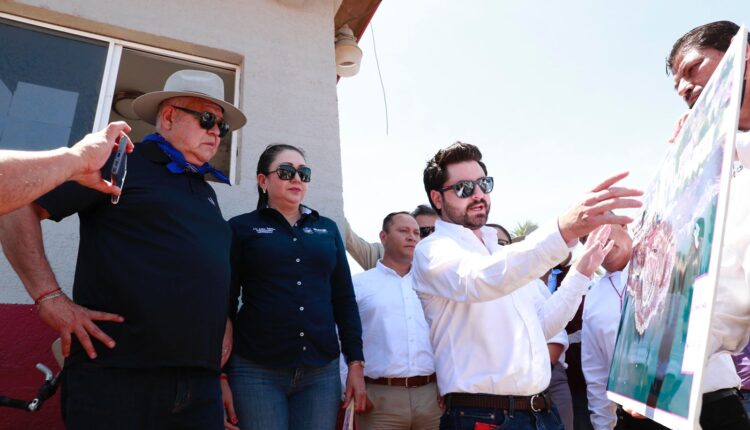 Víctor Manuel Castro Cosío supervisa las construcciones