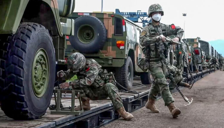 Convoy armado chino a su llegada para los ejercicios militares 'Vostok-2022' en Rusia
