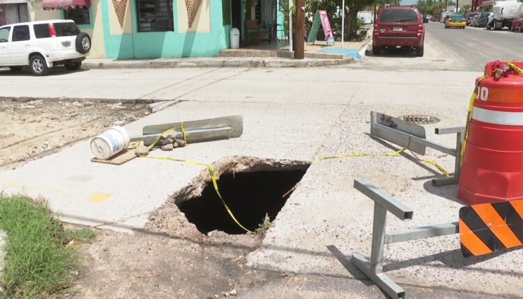 Socavón en calle Sonora entre Guillermo Prieto y Aquiles Serdán