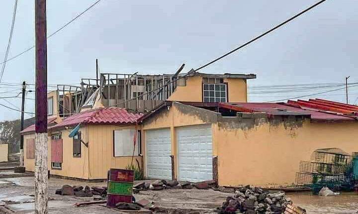 Casa destruida por el paso del huracán Kay en Mulegé