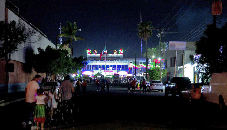 Fiestas Patrias en la explanada del Palacio Municipal