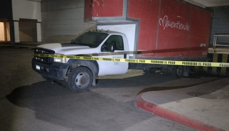 Camioneta de la que sujeto sustrajo gasolina