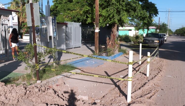 Tubos de PVC, cinta de precaución y montones de tierra imposibilitan el acceso