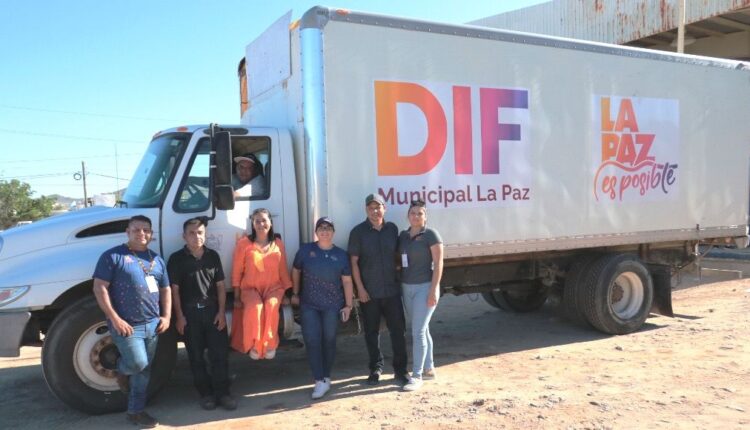 Entrega de víveres por parte del DIF La Paz