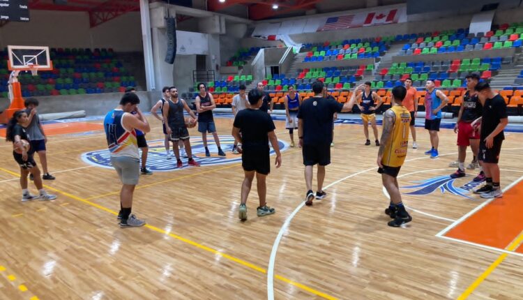 Hermes Amao en un entrenamiento con Guaycuras de La Paz