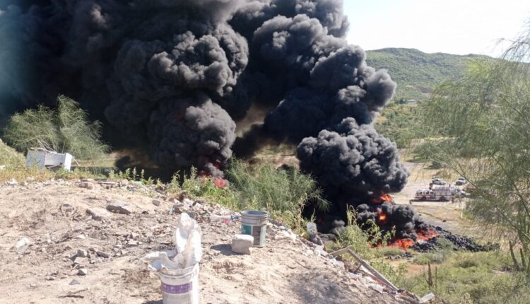 El humo podía ser visto desde kilómetros de distancia