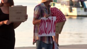 Los manifestantes calificaron de "ecocidio" el hecho ocurrido en Balandra