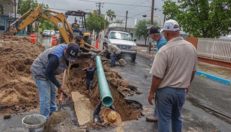 OOMSAPAS La Paz reparando los socavones ocasionados por 'Kay'