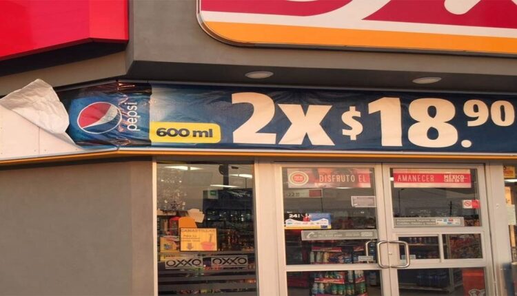 Tienda Oxxo en la colonia Centro de La Paz