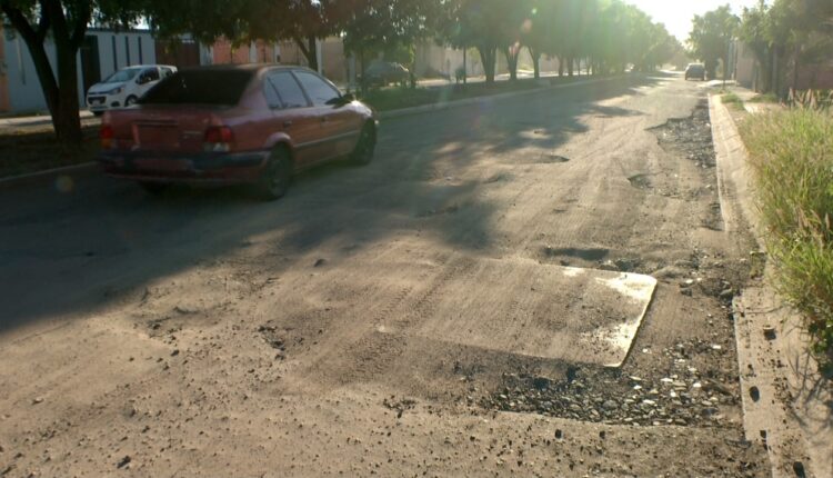 Baches en el bulevar Santa Isabel