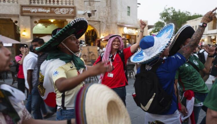 Aficionados mexicanos en Qatar