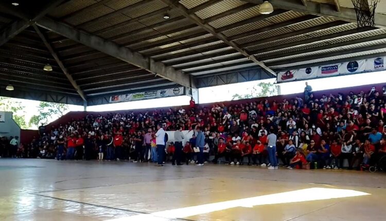 Docentes de San José del Cabo reundos en auditorio