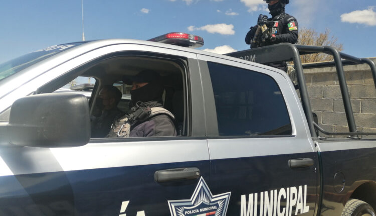 Elementos de la Policía Municipal en Zacatecas durante operativo.