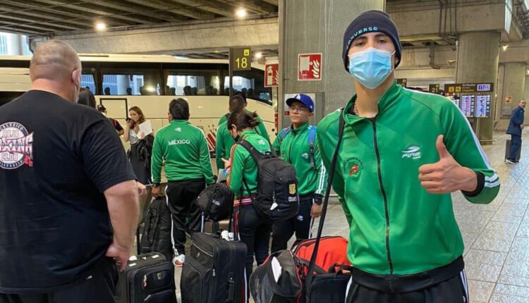 Emiliano Reducindo en el Aeropuerto Internacional de la Ciudad de México