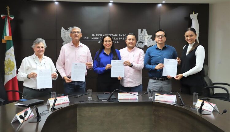 Firma de convenio ambiental entret SEPUIMM y el Ayuntamiento de La Paz.