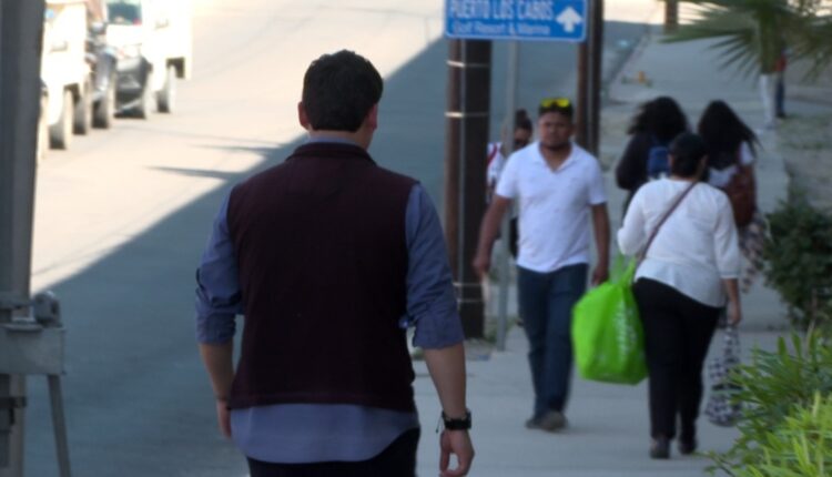 Gente caminando por la calle