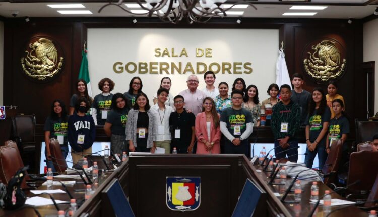 Gobierno de BCS recibiendo en la Sala de Gobernadores a integrantes del Parlamento de la Juventud Sudcaliforniana 2022