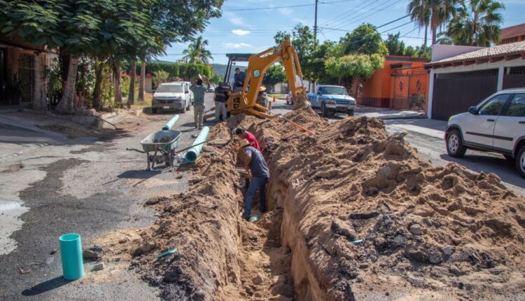 OOMSAPAS atendiendo fugas de agua en La Paz