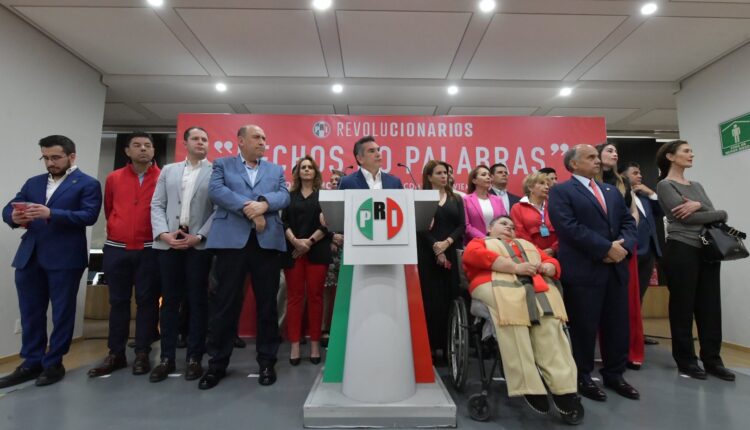 Priistas en reuda de prensa contra la reforma