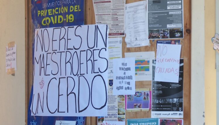 Cartel de manifestación contra maestro de la UABCS