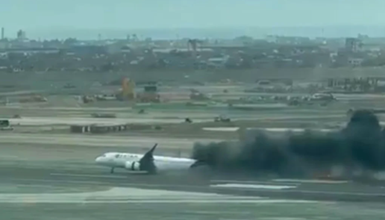 El avión y el camión iban en movimiento cuando ocurrió el choque