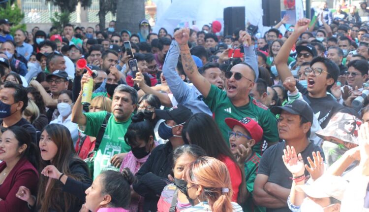 afición mexicana gritando