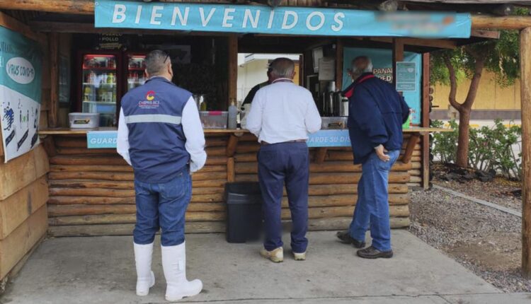 Personal de la Coepris en recorridos por negocios