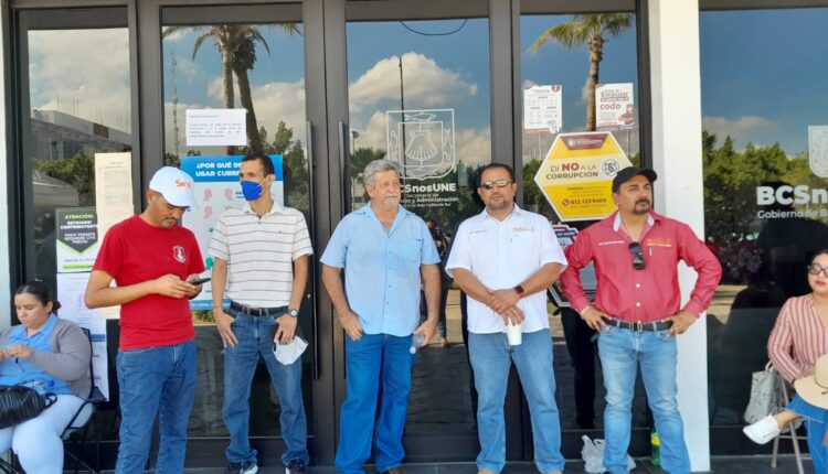 docentes toman oficinas de gobierno