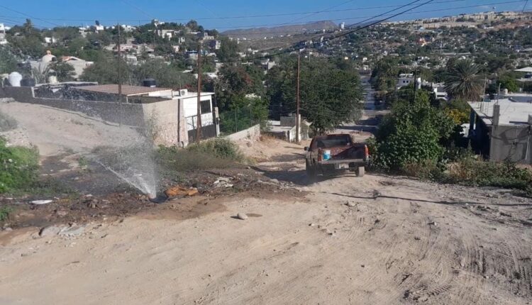 fuga de agua colonia Antonio Navarro Rubio
