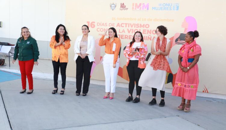 funcionarias de la paz en el arranque las actividades en contra de la violencia
