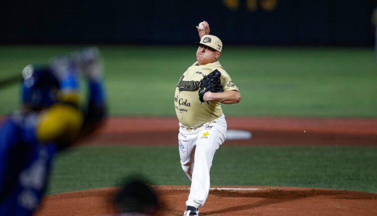 Japhet Amador en un juego con los Charros de Jalisco
