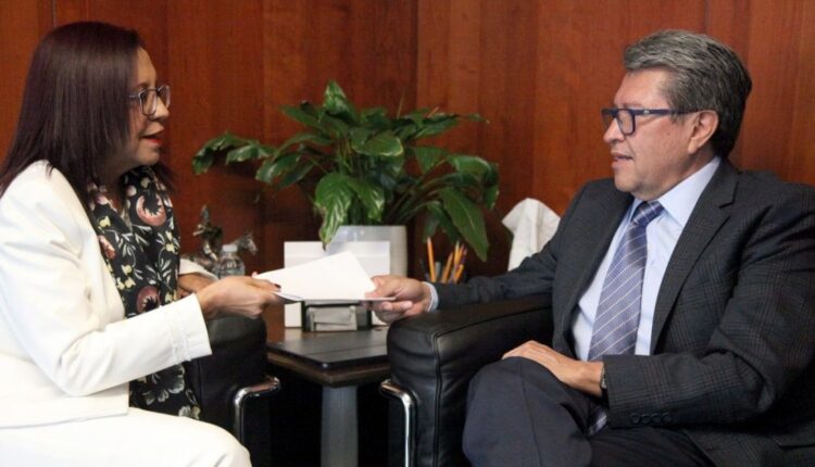 El senador se reunió con la titular de la SEP
