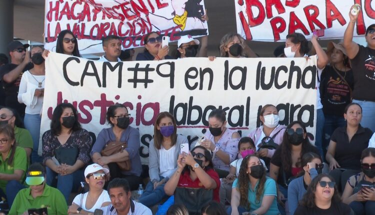 Plantón de trabajadores de la educación en Palacio de Gobierno