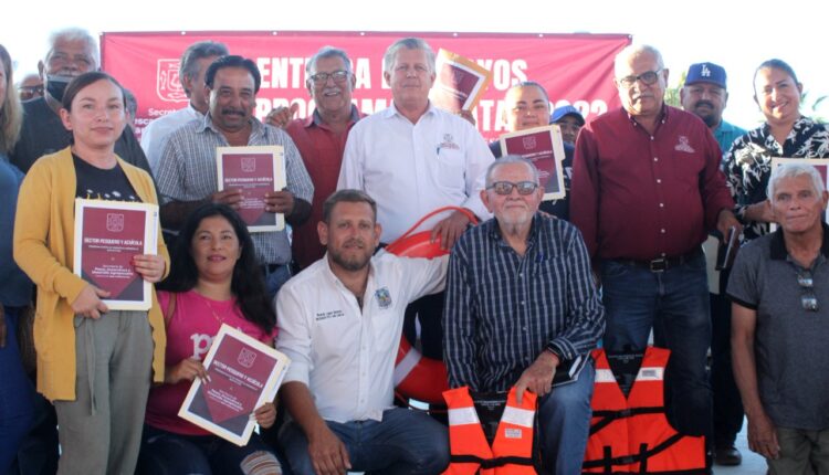 Entrega de apoyos al sector pesquero y acuícola de Comondú