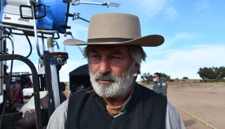 Alec Baldwin durante la filmación de la película Rust en Nuevo México.