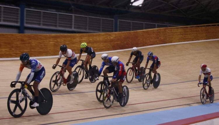 Ciclistas sudcalifornianos durante competencia