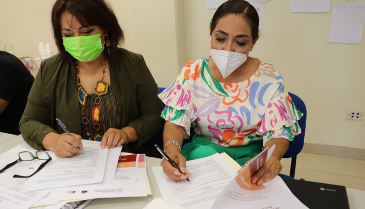 Docentes de la SEP recibiendo capacitación
